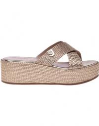 Wedged sandals in gold rope